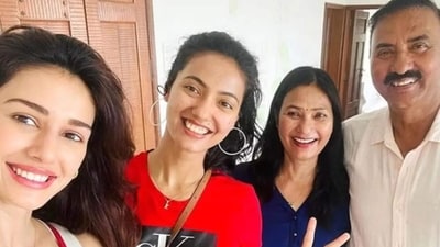 Disha Patani and Khushboo Patani with family Disha Patani and Khushboo Patani with family