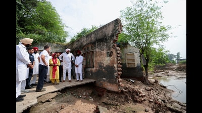 Leader of Opposition in the Lok Sabha and Congress MP Rahul Gandhi inspects the situation during his visit to flood-affected villages in Amritsar on Monday. (AICC)