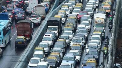Mumbai, India – 15, Sept 2025: Massive traffic congestion was witnessed at Lower Parel and Curry Road after traffic was diverted due to the closure of Elphinstone Bridge for reconstruction, in Mumbai, India, on Monday, Sept 15, 2025. (Photo by Bhushan Koyande/HT Photo) Mumbai, India – 15, Sept 2025: Massive traffic congestion was witnessed at Lower Parel and Curry Road after traffic was diverted due to the closure of Elphinstone Bridge for reconstruction, in Mumbai, India, on Monday, Sept 15, 2025. (Photo by Bhushan Koyande/HT Photo)