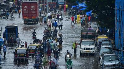 Mumbai, India – 15, Sept 2025: People walk through water logging street at Bhendi Bazar, in Mumbai, India, on Monday, Sept 15, 2025. (Photo by Bhushan Koyande/HT Photo) Mumbai, India – 15, Sept 2025: People walk through water logging street at Bhendi Bazar, in Mumbai, India, on Monday, Sept 15, 2025. (Photo by Bhushan Koyande/HT Photo)