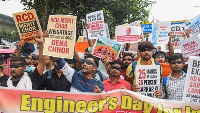 Patna: Contractual engineers wear black ribbons on their eyes as they protest against government policies, for their demand on the occasion of 'Engineer Day', at Vishwarya Bhawan, in Patna, Bihar, Monday, Sept 15, 2025. (PTI)