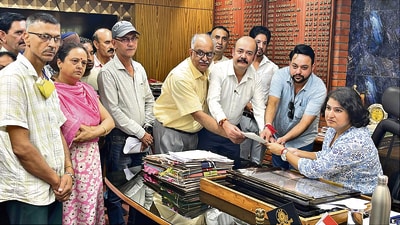 Residents handing over a memorandum to the deputy commissioner in Kullu. (Aqil Khan /HT) Residents handing over a memorandum to the deputy commissioner in Kullu. (Aqil Khan /HT)