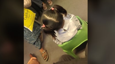 A viral Delhi Metro photo showed a little girl seated on a tiny chair. (Redit/whateveryousay0) A viral Delhi Metro photo showed a little girl seated on a tiny chair. (Redit/whateveryousay0)
