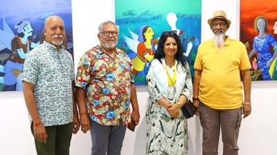 Artists and art lovers during the Triveni exhibition underway in Lucknow Artists and art lovers during the Triveni exhibition underway in Lucknow