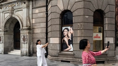 China’s Economy Shows Signs of Summer Slowdown China’s Economy Shows Signs of Summer Slowdown