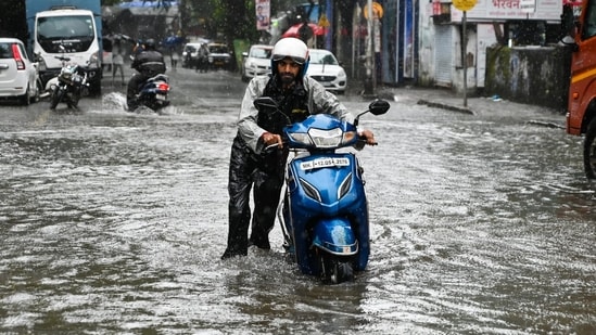 Heavy waterlogging in Mumbai disrupted daily lives and commuters in the city after incessant rainfall began since Monday morning(Raju Shinde/Hindustan Times)