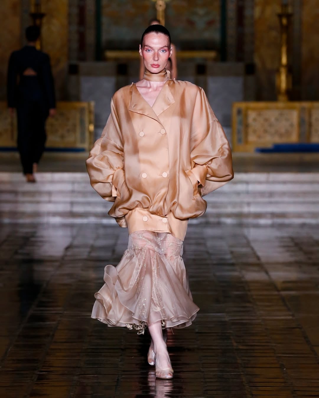 Clean girl look meets ethereal glow at Prabal Gurung's NYFW show. Clean girl look meets ethereal glow at Prabal Gurung's NYFW show.