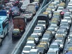 Mumbai, India – 15, Sept 2025: Massive traffic congestion was witnessed at Lower Parel and Curry Road after traffic was diverted due to the closure of Elphinstone Bridge for reconstruction, in Mumbai, India, on Monday, Sept 15, 2025. (Photo by Bhushan Koyande/HT Photo) Mumbai, India – 15, Sept 2025: Massive traffic congestion was witnessed at Lower Parel and Curry Road after traffic was diverted due to the closure of Elphinstone Bridge for reconstruction, in Mumbai, India, on Monday, Sept 15, 2025. (Photo by Bhushan Koyande/HT Photo)