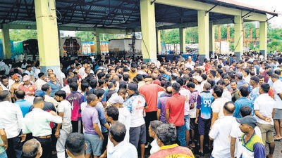 Eviction fears force day-long shutdown at Sassoon Dock Eviction fears force day-long shutdown at Sassoon Dock