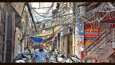 A tangled web of electricity wires hanging dangerously low can be seen across almost every part of Ludhiana. (HT Photo) A tangled web of electricity wires hanging dangerously low can be seen across almost every part of Ludhiana. (HT Photo)