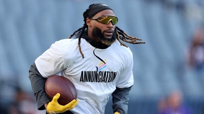 Aaron Jones Sr. #33 of the Minnesota Vikings warms up prior to the game against the Chicago Bears (Getty Images via AFP) Aaron Jones Sr. #33 of the Minnesota Vikings warms up prior to the game against the Chicago Bears (Getty Images via AFP)