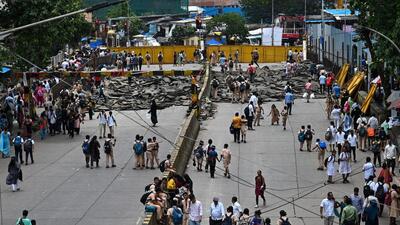 Demolition of the Sion ROB will begin only after the railways constructs an FOB on the south side of Sion station, said BMC officials (Hindustan Times) Demolition of the Sion ROB will begin only after the railways constructs an FOB on the south side of Sion station, said BMC officials (Hindustan Times)