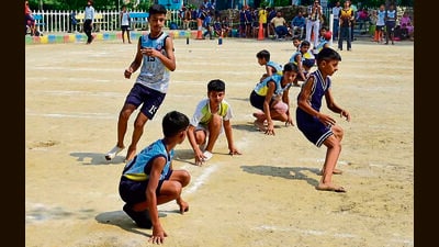 Kho-kho players in action during the 69th district-level school games in Ludhiana on Tuesday. (HT Photo)