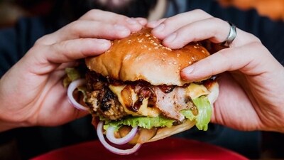 Hamburger will be now called “dajin-gogi gyeopppang” which means “double bread with ground beef” (Photo: Adobe Stock)