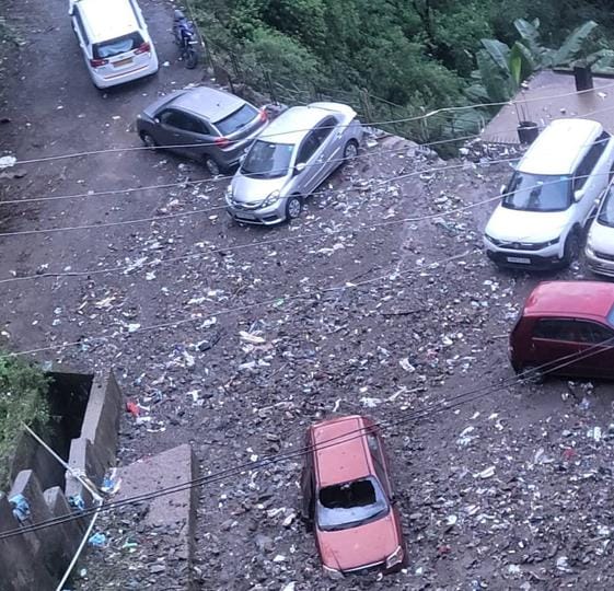 Vehicles in debris after a landslide at Panjri near Tutikandi in Shimla on Tuesday. (HT Photo)