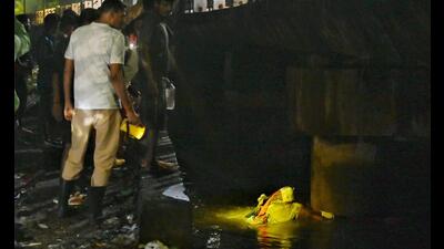 A search operation underway on Wednesday to trace the child. (Mushtaq Ali/HT Photo) A search operation underway on Wednesday to trace the child. (Mushtaq Ali/HT Photo)
