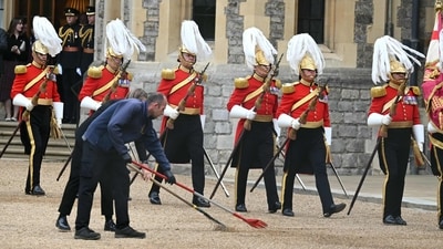 Gentlemen at Arms, members of the king's bodyguard, prepare for a ceremonial welcome in the Quadrangle at Windsor Castle, in Windsor, on September 17, 2025, during the US president's second State Visit. US President Donald Trump arrived in Britain for an unprecedented second State Visit, with the UK government rolling out a royal red carpet welcome to win over the mercurial leader. (Photo by ANDREW CABALLERO-REYNOLDS / AFP) (AFP) Gentlemen at Arms, members of the king's bodyguard, prepare for a ceremonial welcome in the Quadrangle at Windsor Castle, in Windsor, on September 17, 2025, during the US president's second State Visit. US President Donald Trump arrived in Britain for an unprecedented second State Visit, with the UK government rolling out a royal red carpet welcome to win over the mercurial leader. (Photo by ANDREW CABALLERO-REYNOLDS / AFP) (AFP)