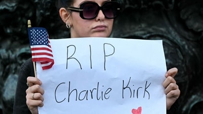 A counter protestor holds a piece of paper reading 'RIP Charlie Kirk' as demonstrators protest against the forthcoming State Visit of US President Donald Trump, near Windsor Castle in Windsor on September 16, 2025. US President Donald Trump is set arrive in the UK late September 16, 2025 for a second State Visit with his wife Melania, at the invitation of King Charles III. (Photo by JUSTIN TALLIS / AFP) (AFP) A counter protestor holds a piece of paper reading 'RIP Charlie Kirk' as demonstrators protest against the forthcoming State Visit of US President Donald Trump, near Windsor Castle in Windsor on September 16, 2025. US President Donald Trump is set arrive in the UK late September 16, 2025 for a second State Visit with his wife Melania, at the invitation of King Charles III. (Photo by JUSTIN TALLIS / AFP) (AFP)