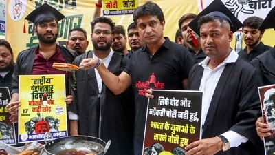 Members of the Indian Youth Congress stage a 'Naukri Chor, Gaddi Chod' protest against the BJP-led central government over the issue of unemployment. (PTI)
