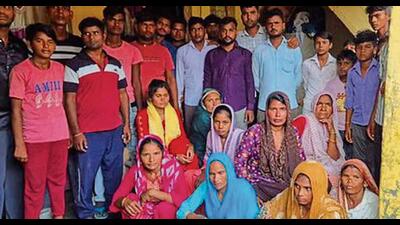 Kin of the people from Moradabad’s Mudhiya Jain who died after heavy rain and a cloudburst in Dehradun (HT) Kin of the people from Moradabad’s Mudhiya Jain who died after heavy rain and a cloudburst in Dehradun (HT)