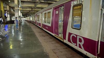 Navi Mumbai, India - June 15, 2020: CSTM bound Local train from Panvel at Vashi Railway Station, after Central Railways resume Local Train Service for Essential Staff, during Nationwide Lockdown in the wake of Coronavirus pandemic in Navi Mumbai, India, on Monday, June 15, 2020. (Photo by Bachchan Kumar/ Hindustan Times) (HT PHOTO) Navi Mumbai, India - June 15, 2020: CSTM bound Local train from Panvel at Vashi Railway Station, after Central Railways resume Local Train Service for Essential Staff, during Nationwide Lockdown in the wake of Coronavirus pandemic in Navi Mumbai, India, on Monday, June 15, 2020. (Photo by Bachchan Kumar/ Hindustan Times) (HT PHOTO)