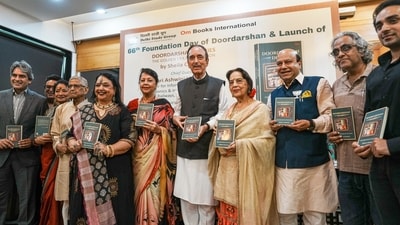 Former Union Minister Ghulam Nabi Azad and Indian television journalist and director, Salma Sultan along with guests released a book, Doordarshan Diaries: The Golden Era of Television by Sheila Chaman. (Photo: Shahbaz Khan/PTI)