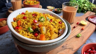 Vegetable poha with curry leaves and peanuts is a great fibre-packed option for breakfast. Vegetable poha with curry leaves and peanuts is a great fibre-packed option for breakfast.