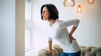 Cardiologist on phases of cardiac arrest warns BACK PAIN as a symptom to watch out for! (Adobe Stock) Cardiologist on phases of cardiac arrest warns BACK PAIN as a symptom to watch out for! (Adobe Stock)