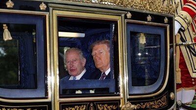 Britain's King Charles and U.S. President Donald Trump sit in a carriage during a procession through Windsor Castle, in Windsor, Britain, September 17, 2025. REUTERS/Toby Melville/Pool (REUTERS)