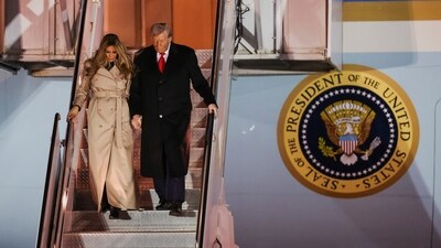 U.S. President Donald Trump and first lady Melania Trump disembark Air Force One as they arrive for their state visit to Britain, at London Stansted Airport near London, Britain, September 16, 2025. REUTERS/Chris Radburn (REUTERS)