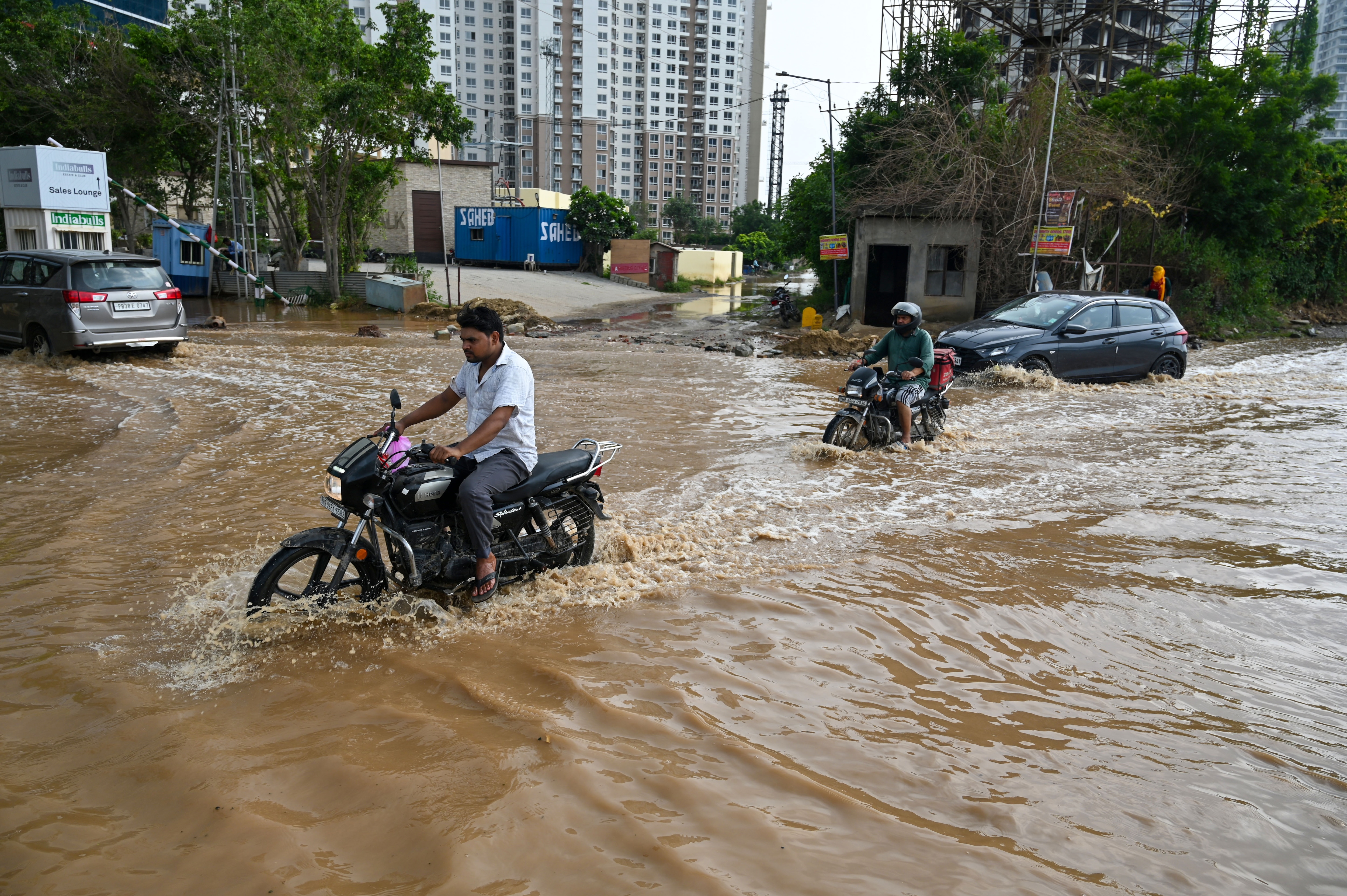 Officials cite jurisdiction gaps but promise inspections; residents fear worsening risks with repeated accidents and crippling commutes. (Parveen Kumar/HT) Officials cite jurisdiction gaps but promise inspections; residents fear worsening risks with repeated accidents and crippling commutes. (Parveen Kumar/HT)