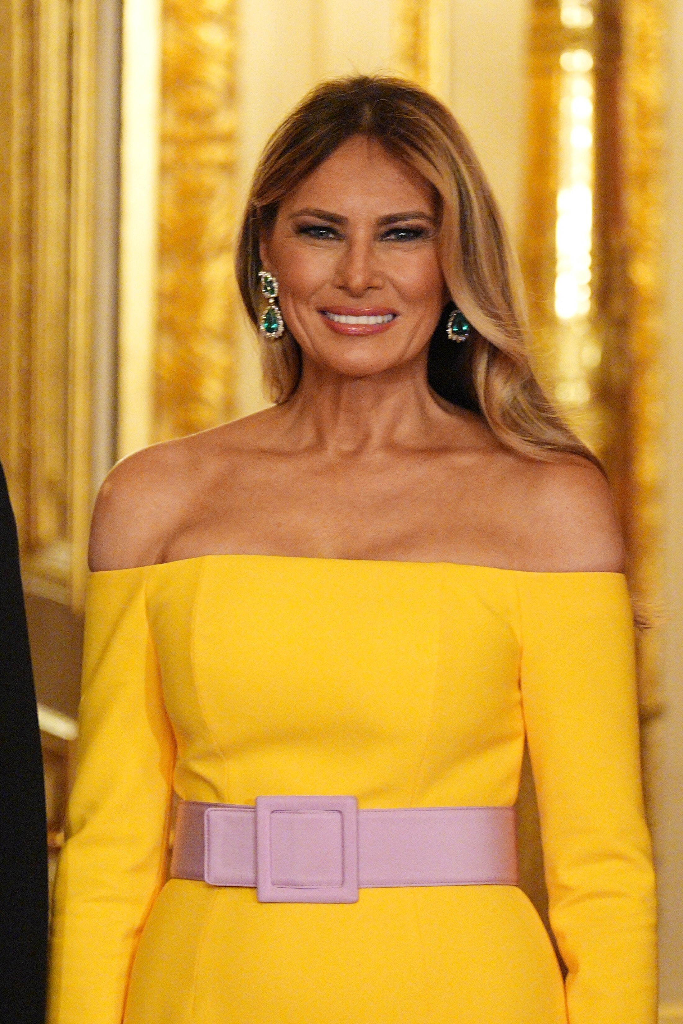 melania orange dress meaning Melania Trump's yellow dress at state banquet has secret message, stylist  says: 'Do things in own way'