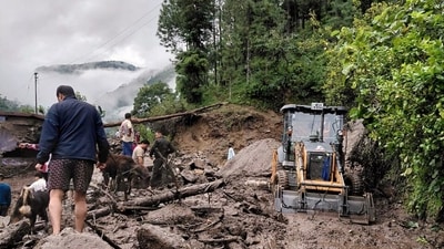 Heavy rains triggered massive landslides in the villages of Kuntri Lagafali and Dhurma in Nandanagar ((X/ @chamolipolice)) Heavy rains triggered massive landslides in the villages of Kuntri Lagafali and Dhurma in Nandanagar ((X/ @chamolipolice))