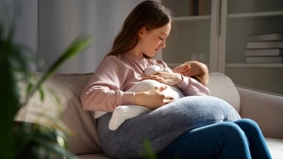 Pain during breastfeeding is common, but don't ignore it. (Freepik) Pain during breastfeeding is common, but don't ignore it. (Freepik)