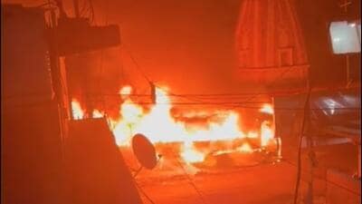 By the time the fire officials arrived—about half an hour later—the fire had spread rapidly and engulfed the entire bus. (Video grab/HT Photos) By the time the fire officials arrived—about half an hour later—the fire had spread rapidly and engulfed the entire bus. (Video grab/HT Photos)