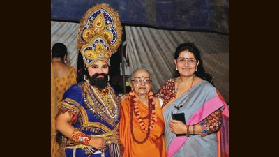 Ekta Nagpal (extreme right) with her mother Pushpa Juneja and her daughter Janvi Nagpal during the rehearsal of all-women Ramlila, scheduled to start on September 22 in Panchkula. (HT Photo) Ekta Nagpal (extreme right) with her mother Pushpa Juneja and her daughter Janvi Nagpal during the rehearsal of all-women Ramlila, scheduled to start on September 22 in Panchkula. (HT Photo)
