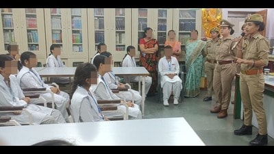 Lucknow police personnel talking to students at a city institution as part of the Mahila Beat drive (Sourced) Lucknow police personnel talking to students at a city institution as part of the Mahila Beat drive (Sourced)