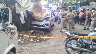 Police personnel and others stand near a PCR van after it rammed into his roadside stall, killing a 55-year-old tea seller, at Mandir Marg area, in New Delhi, Thursday, Sept. 18, 2025. (PTI) Police personnel and others stand near a PCR van after it rammed into his roadside stall, killing a 55-year-old tea seller, at Mandir Marg area, in New Delhi, Thursday, Sept. 18, 2025. (PTI)