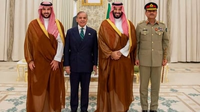 Saudi Arabia's Crown Prince Mohammed bin Salman, second right, Saudi Arabia's Defence Minister Khalid bin Salman, left, Pakistan's PM Shehbaz Sharif, second left, and Pakistan's Army Chief Field Marshal Asim Munir, pose for photographs after signing a mutual defense pact, in Riyadh. (AP) Saudi Arabia's Crown Prince Mohammed bin Salman, second right, Saudi Arabia's Defence Minister Khalid bin Salman, left, Pakistan's PM Shehbaz Sharif, second left, and Pakistan's Army Chief Field Marshal Asim Munir, pose for photographs after signing a mutual defense pact, in Riyadh. (AP)