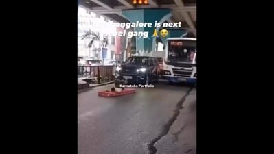 A surreal incident in Bengaluru saw a man sleeping on a mattress in moving traffic, halting vehicles. (X) A surreal incident in Bengaluru saw a man sleeping on a mattress in moving traffic, halting vehicles. (X)