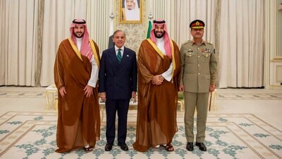 Saudi Arabia's Crown Prince Mohammed bin Salman, second right, is seen with Pak's Prime Minister Shehbaz Sharif, second left. (AP) Saudi Arabia's Crown Prince Mohammed bin Salman, second right, is seen with Pak's Prime Minister Shehbaz Sharif, second left. (AP)