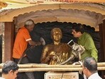 The Shiv Sena (UBT) on Thursday engaged sculptors to repair the Meentai Thackeray statue at Shivaji Park (Raju Shinde/ HT Photo) The Shiv Sena (UBT) on Thursday engaged sculptors to repair the Meentai Thackeray statue at Shivaji Park (Raju Shinde/ HT Photo)