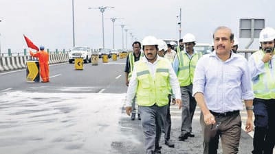 MMRDA gives five-day deadline to contractor to fix damaged Atal Setu road surface MMRDA gives five-day deadline to contractor to fix damaged Atal Setu road surface