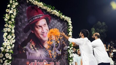 All Assam Students’ Union (AASU) leaders pay tribute to Assamese Singer Zubeen Garg (52), who passed away in a scuba diving accident in Singapore, (ANI) All Assam Students’ Union (AASU) leaders pay tribute to Assamese Singer Zubeen Garg (52), who passed away in a scuba diving accident in Singapore, (ANI)