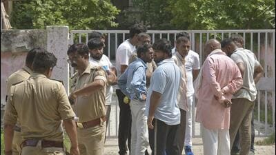 Family members of the two accused killed in encounter arrive at the post-mortem house in Ghaziabad. (Sakib Ali/HT photo) Family members of the two accused killed in encounter arrive at the post-mortem house in Ghaziabad. (Sakib Ali/HT photo)
