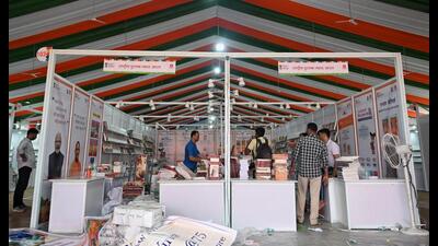 Last-minute preparations underway at Lucknow University on the eve of the book festival. (HT)