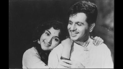 Vyjayanthimala and Dilip Kumar in Gunga Jamuna (1961). (HT Photo) Vyjayanthimala and Dilip Kumar in Gunga Jamuna (1961). (HT Photo)