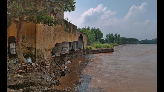 The district administration has launched a special ‘girdawari’ survey from September 13 to 26 to assess damage caused by the recent floods across various villages in Ludhiana district. The survey will be completed in 14 days, and the administration has assured full transparency in the process. (HT Photo)