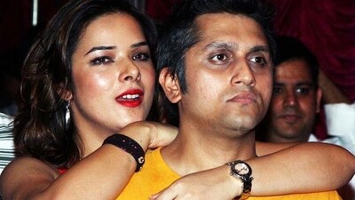 Uditaa Goswami (L) with husband director Mohit Suri at the soundtrack launch event for Aashiqui 2. AFP PHOTO Uditaa Goswami (L) with husband director Mohit Suri at the soundtrack launch event for Aashiqui 2. AFP PHOTO
