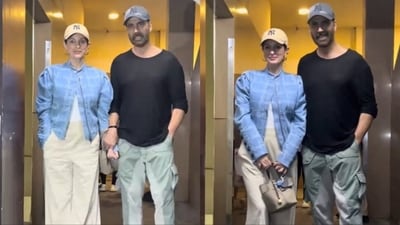 Twinkle Khanna and Akshay Kumar posed for paparazzi in Mumbai. Twinkle Khanna and Akshay Kumar posed for paparazzi in Mumbai.